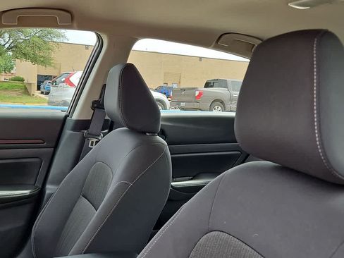 Used 2025 Nissan Altima 2.5 SV FWD image 15