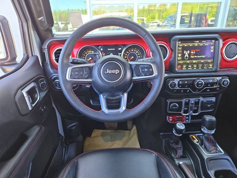 Used 2023 Jeep Gladiator Rubicon w/ LED Lighting Group AWD/4WD image 18