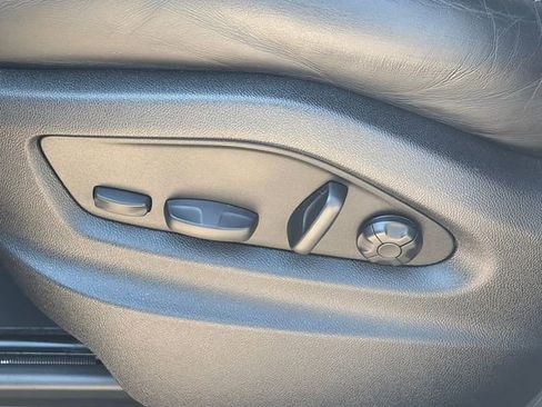 Used 2024 Porsche Cayenne Coupe AWD/4WD image 19