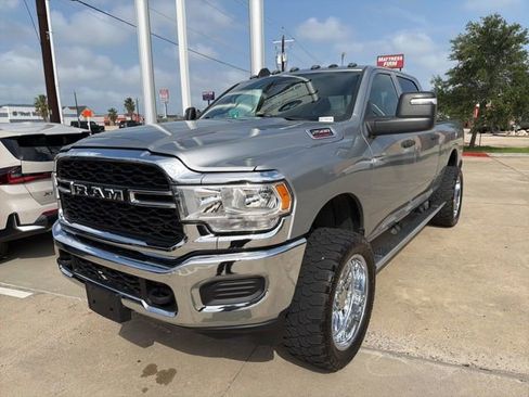 Used 2024 RAM 2500 Tradesman w/ Chrome Appearance Group AWD/4WD image 3