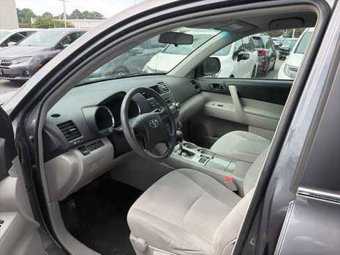 Used 2012 Toyota Highlander FWD image 9