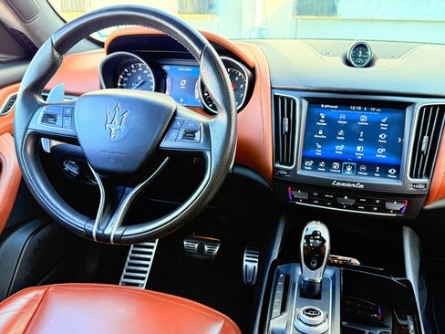 Used 2017 Maserati Levante w/ Sport Package image 18