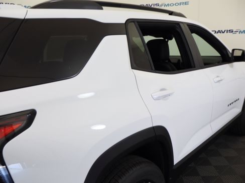 New 2026 Chevrolet Equinox LT w/ Convenience Package II AWD/4WD image 7