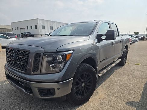 Used 2018 Nissan Titan SL AWD/4WD image 1