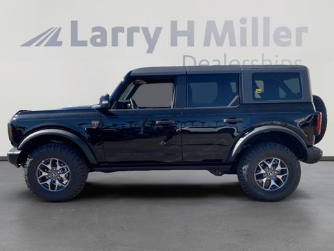 New 2025 Ford Bronco Badlands image 2