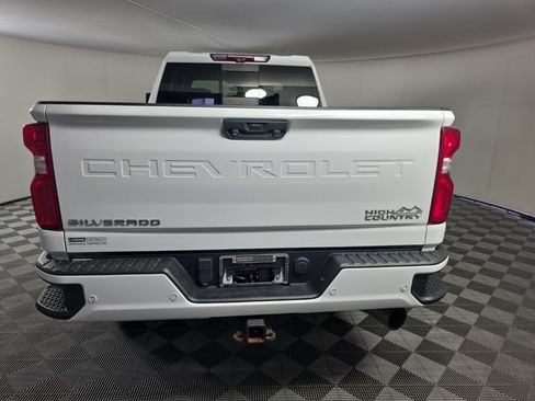 Used 2022 Chevrolet Silverado 2500 High Country w/ Z71 Off-Road Package AWD/4WD image 4
