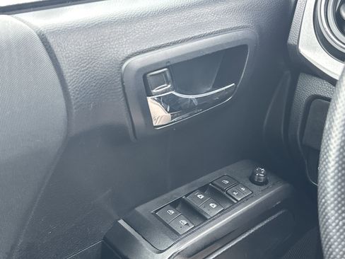 Used 2020 Toyota Tacoma TRD Sport image 25