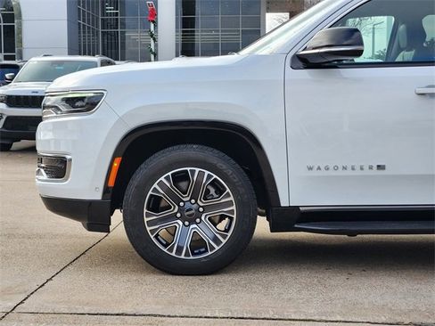 Used 2025 Jeep Wagoneer 4WD image 9