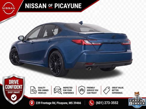Used 2025 Toyota Camry SE w/ Convenience Package FWD image 3