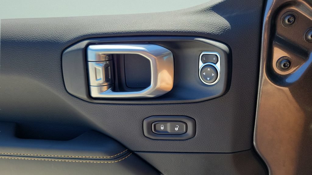 New 2026 Jeep Wrangler Unlimited Sahara AWD/4WD image 19