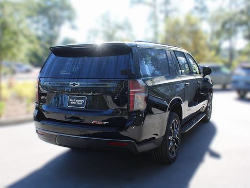 Used 2022 Chevrolet Suburban RST image 13