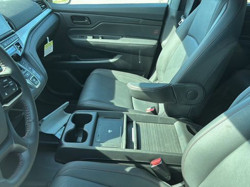 Certified 2025 Honda Odyssey Sport-L image 2