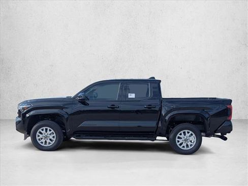 Used 2025 Toyota Tacoma SR5 AWD/4WD image 5