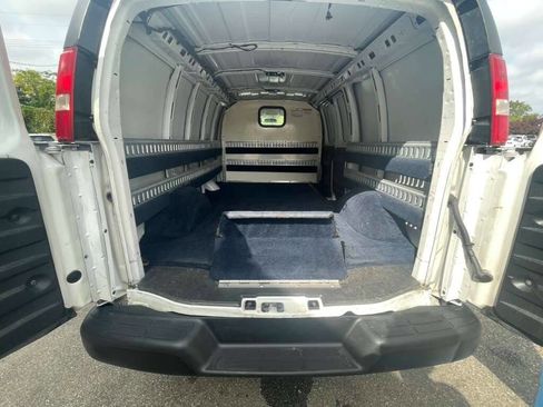 Used 2018 Chevrolet Express 2500 image 15