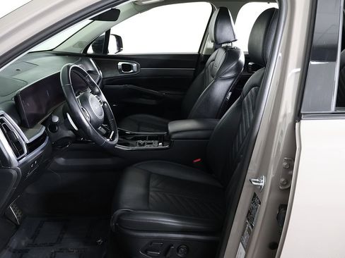 Used 2025 Kia Sorento AWD image 32