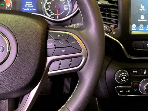 Used 2021 Jeep Cherokee Latitude Lux 80th Anniv w/ Quick Order Package 26U 80TH AWD/4WD image 12