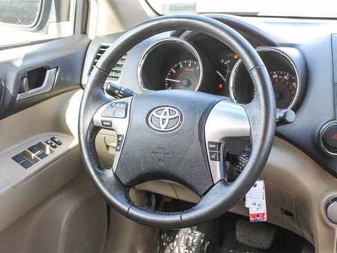 Used 2013 Toyota Highlander SE image 19