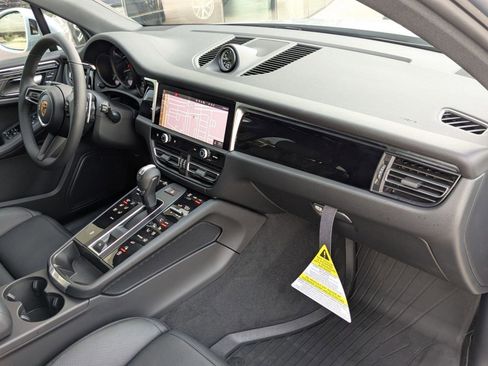 Certified 2026 Porsche Macan AWD/4WD image 26