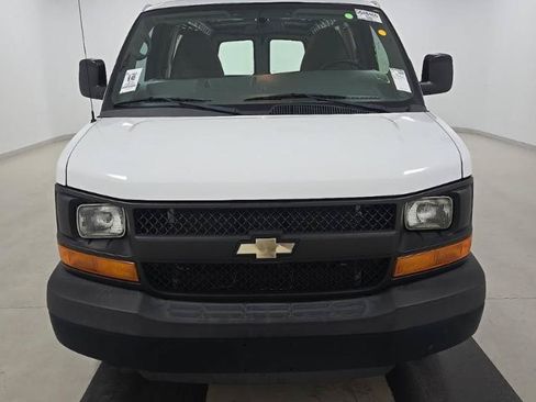 Used 2015 Chevrolet Express 2500 RWD image 2