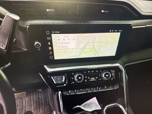 Used 2024 GMC Sierra 2500 Denali Ultimate image 9