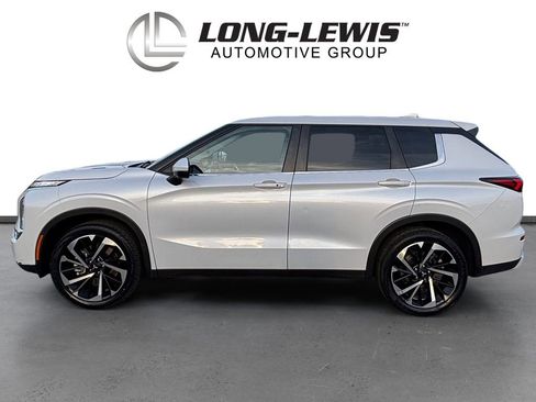 Used 2024 Mitsubishi Outlander SE FWD image 2