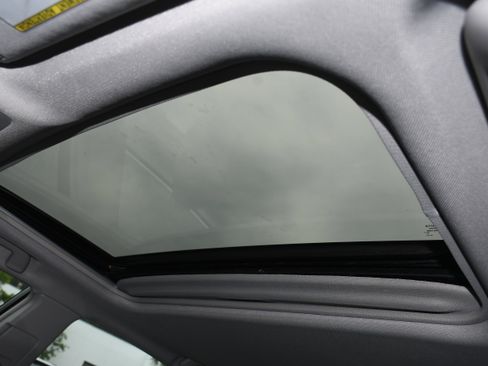 Used 2016 Toyota Camry XLE w/ Moonroof Package FWD image 7