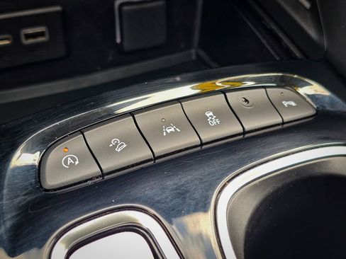 Used 2023 Buick Envision Essence w/ Sport Touring Package AWD/4WD image 29