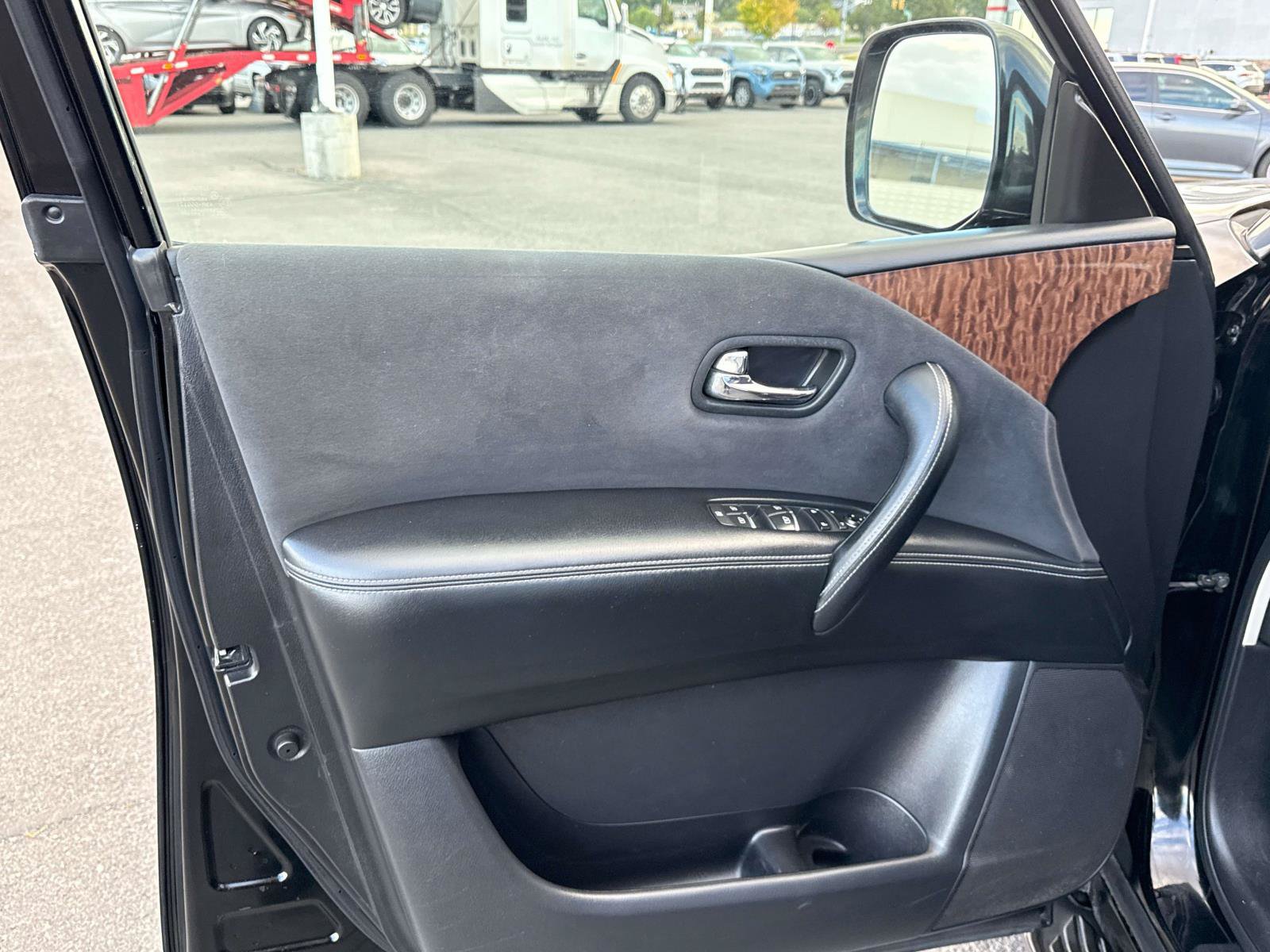 Used 2017 Nissan Armada SV AWD/4WD image 12