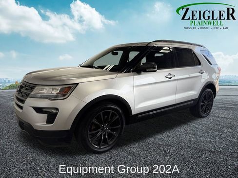 Used 2018 Ford Explorer XLT w/ XLT Appearance Package AWD/4WD image 2