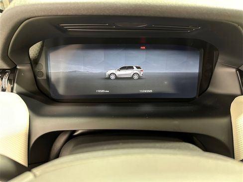Used 2025 Land Rover Discovery Sport Dynamic SE image 16