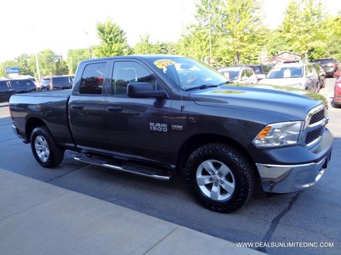 Used 2018 RAM 1500 Express AWD/4WD image 2
