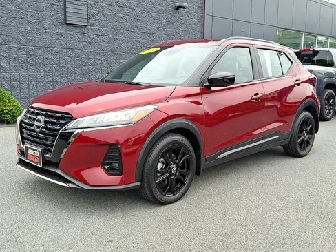 Certified 2024 Nissan Kicks SR w/ SR Premium Package FWD image 3