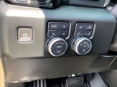 Used 2023 GMC Sierra 1500 AT4 w/ AT4 Premium Package AWD/4WD image 15
