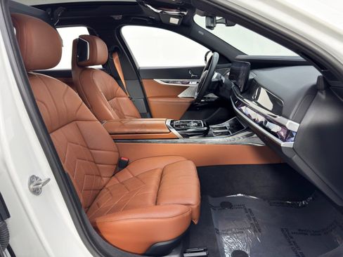 Used 2023 BMW i7 xDrive60 image 17