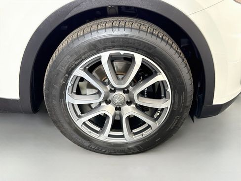 Used 2018 Maserati Levante AWD/4WD image 32
