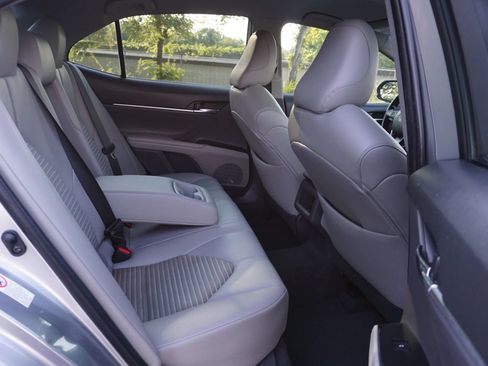 Used 2019 Toyota Camry SE FWD image 16