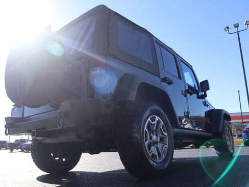 Used 2014 Jeep Wrangler Unlimited Rubicon w/ Connectivity Group AWD/4WD image 19