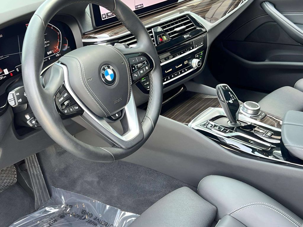 Used 2022 BMW 530i xDrive w/ Convenience Package AWD/4WD image 8
