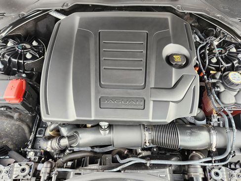 Used 2022 Jaguar XF R-Dynamic SE image 9