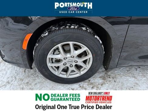 Used 2024 Chrysler Pacifica Touring-L image 27