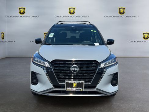 Used 2023 Nissan Kicks SR w/ Interior Electronics Package FWD image 8
