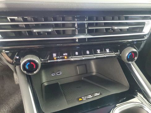 New 2026 Chevrolet Traverse LT w/ Midnight/Sport Edition image 18