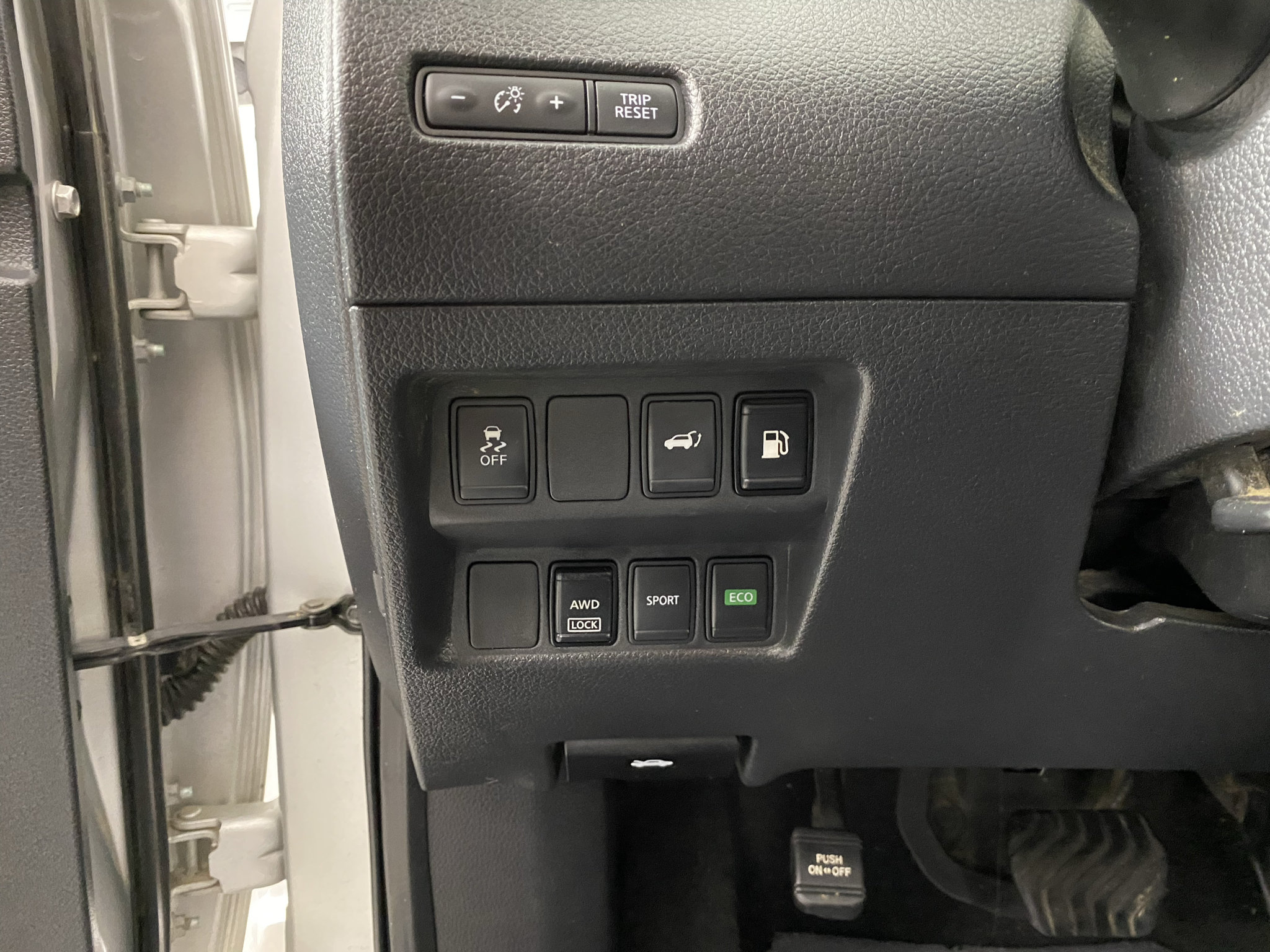 Used 2018 Nissan Rogue SV AWD/4WD image 22