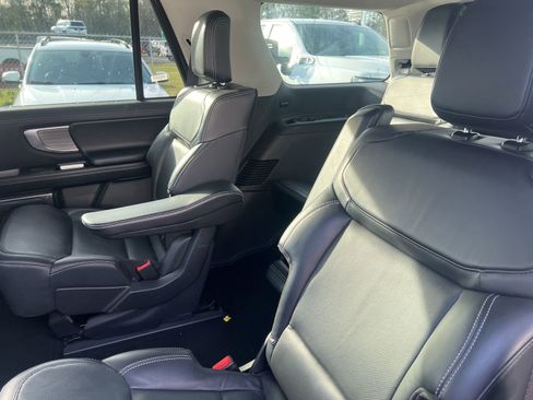 Used 2025 Ford Expedition Platinum AWD/4WD image 12