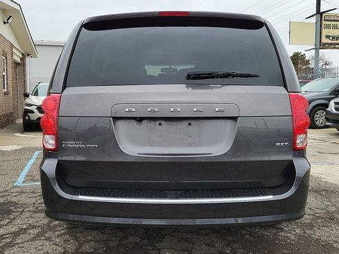 Used 2018 Dodge Grand Caravan SXT w/ Driver Convenience Group image 9
