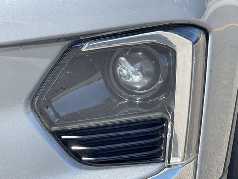 Used 2023 Chevrolet Traverse LT AWD/4WD image 18