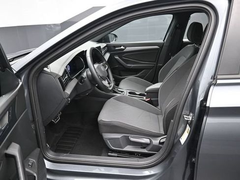 Used 2025 Volkswagen Jetta Sport FWD image 9