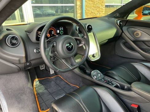 Used 2019 McLaren 570S Spider RWD image 2
