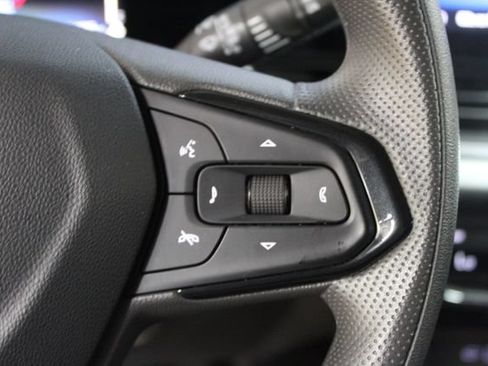Used 2025 Chevrolet Trax LT FWD image 17