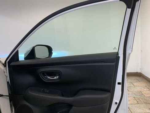 Used 2023 Honda HR-V LX image 46